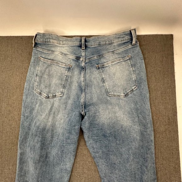 New! Arizona Curvy Mom Jeans High Rise‎ Ripped Distressed Tapered Leg Plus 21 - Picture 13 of 15